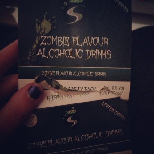 #zombie #flavoured #shots #halloween #lateoween #alcohol #shotssss #green #drinks #sundaysesh #beer 