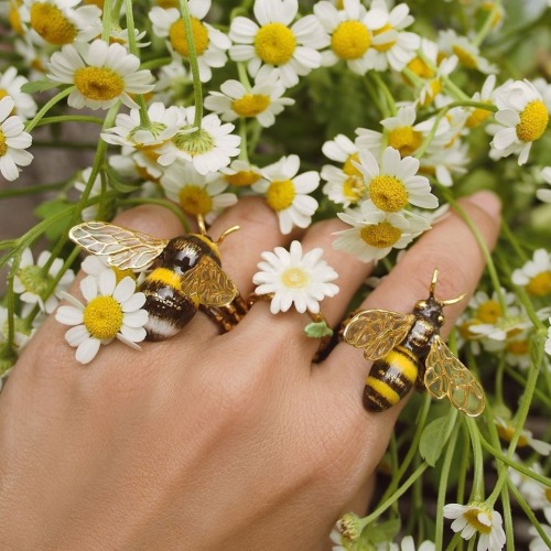 dsknsk:sosoullight:sosuperawesome: Bumble Bee and Honey Bee JewelryGood After Nine on Etsy Chonky b