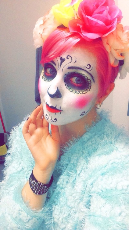 madamepapercut:Halloween party!!