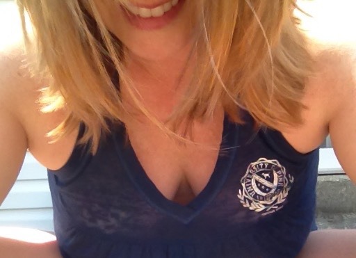 allsportschick:  Sending some smiles you way 💋