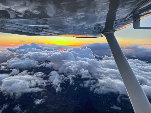 bigbudmcleod:The amazing world of sunsets and clouds!