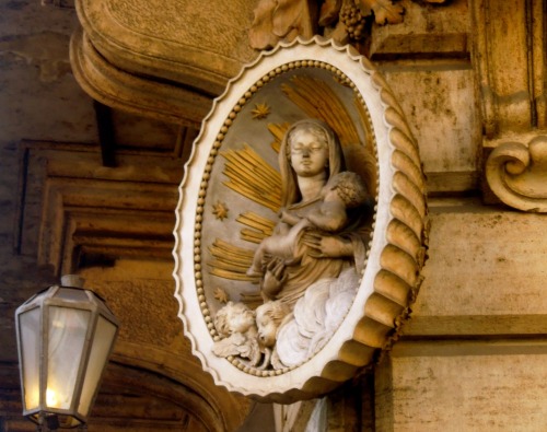 ganymedesrocks:  littlelimpstiff14u2: Small Madonnas Romans call madonnelle (small Madonnas) the tiny shrines (called edicole from the Latin,aedicula , diminutive ofaedes, temple))  hanging on the walls of many old buildings. There are well over 500 of