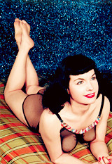 XXX vintagegal:  Bettie Page photographed by photo
