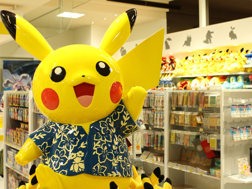zombiemiki:The new mini Pokemon Store in Okinawa opened Thursday, March 12th.Like the train station 