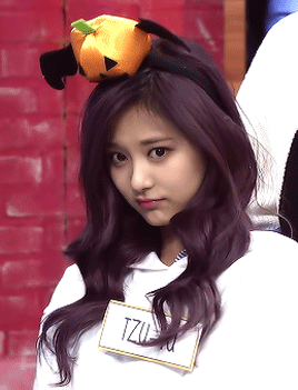 sanadoll:  pouty & smiley tzuyu!~