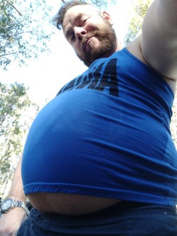 bigboyproject:That look when you’re seriously outgrowing your gym tank top… 😳