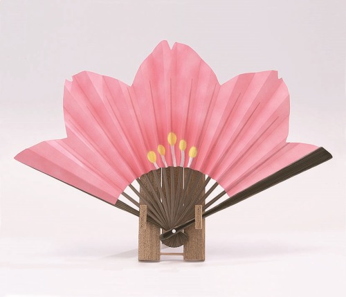 neo-japanesque:江戸扇子 「桜」工芸者 松井宏デザイン 池田香澄（女子美術大学）japanese folding fan “edo sensu -sakura- (edo folding