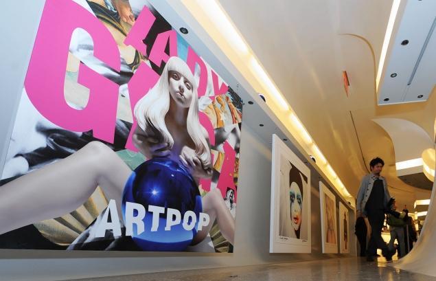 thatboyisamonnster:  Lady Gaga’s ‘ARTPOP’ Pop Up Gallery in New York City.