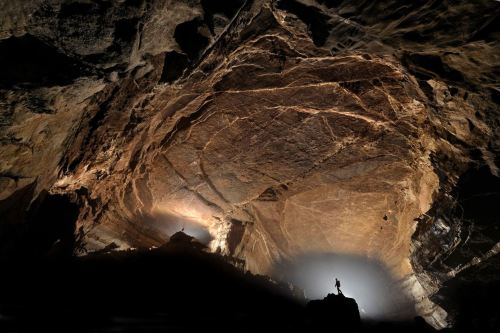 let-s-build-a-home:Inside the recently-found Chinese cave system so big it has its own weather sys