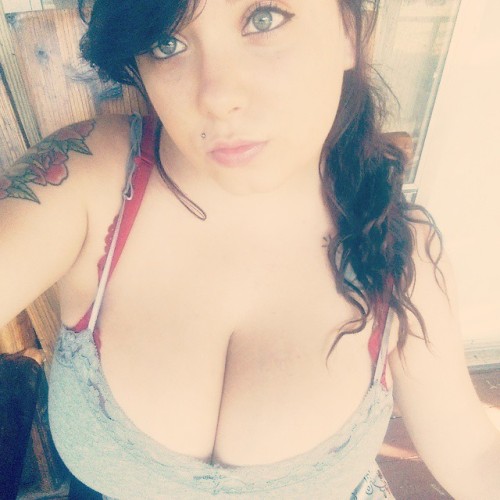 epiccleavage:  Follow her instagram
