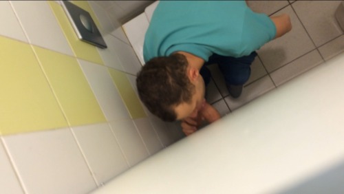hobartgloryhunter:  What would your GIRLFRIEND say if she knew you were in here sucking dick while she was SHOPPING>