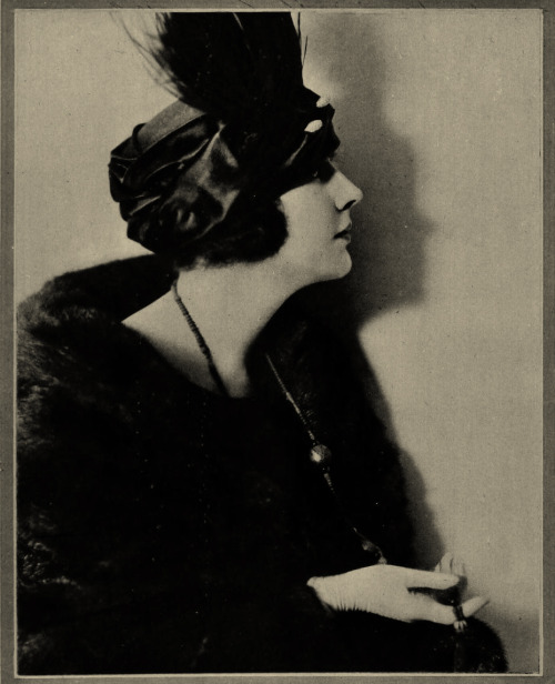 Dorothy Dalton, 1920Photo Apeda :: Dorothy Dalton. Motion Picture Classic, April 1920 issue. | src i