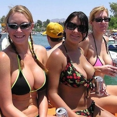 bikini-breakers:  Busty Moms 