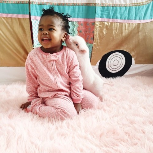 glam-librarian:realemobabe:This is LexiThis is too cute for words.