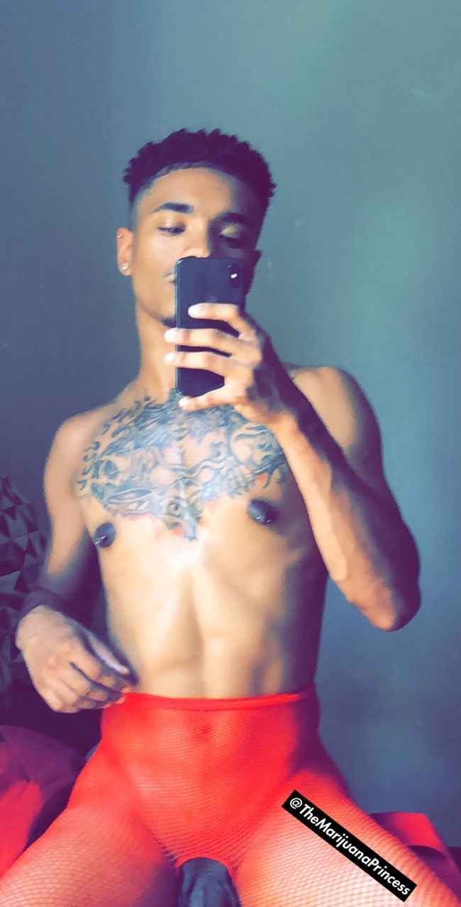 themarijuanaprincess:  IG: RebelMannequinn  Twitter: RebelMannequinn  Snap: TheMarijuanaPri
