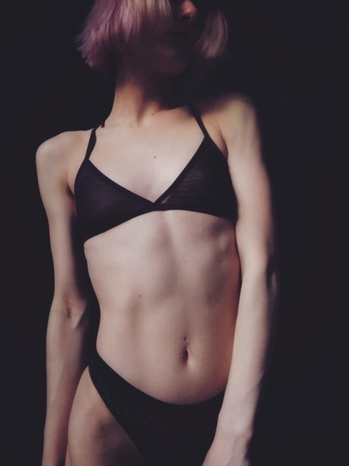blondetrash:sans bellyring