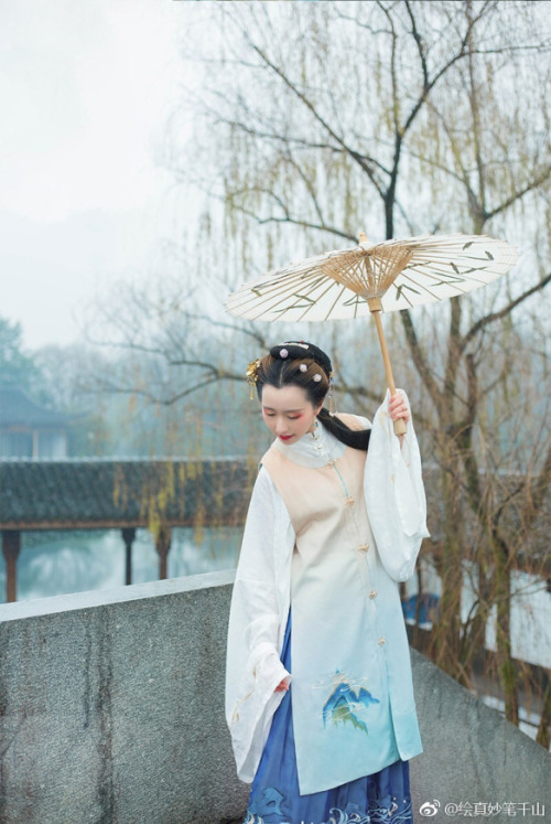 dressesofchina:Hanfu collaborations with Ink Mountains and Mystery iOS/Android game