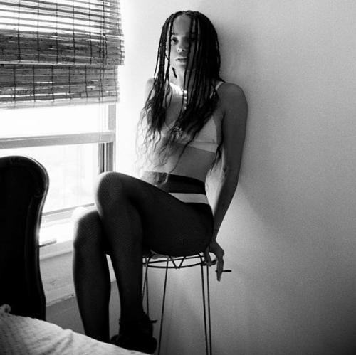 celeboobies:  fuckyeahcelebritiesnude:  Zoe Kravitz  Zoe Kravitz - Not nude but sexy