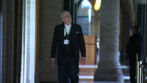 ke11yto:  Moments after the shooting, Kevin Vickers, Sergeant at Arms