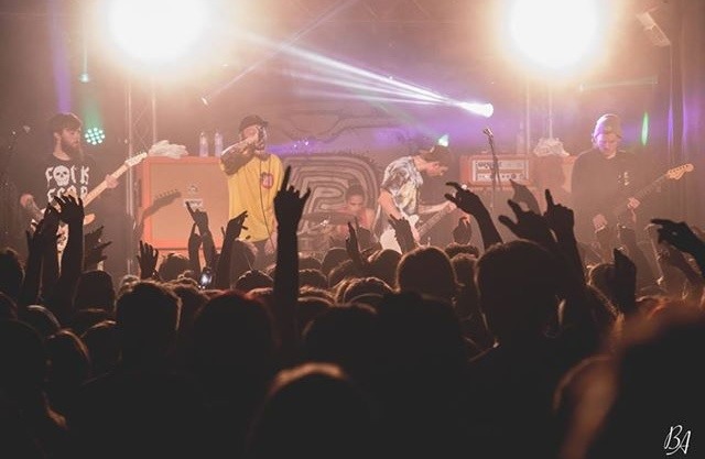 fuckyeahitsruby:Neck deep in Birmingham  Photos by Bradley James Allen Photography
