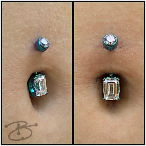 Fresh navel done by me at @the_other_half_tattoos with this beautiful Titanium Emarald Cut Swarovski