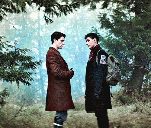 Edwin And Charles DEAD BOY DETECTIVES, S01E02, The Case Of The Dandelion Shrine