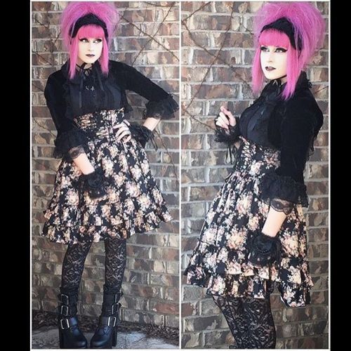 Always stunning @the_goblin_queen in our Black Velvet Bolero  #draculaclothing #velvet #bolero #loli