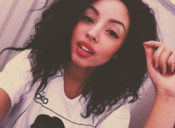 flyestfemales:  flyestfemales = http://teeshrosa.tumblr.com 