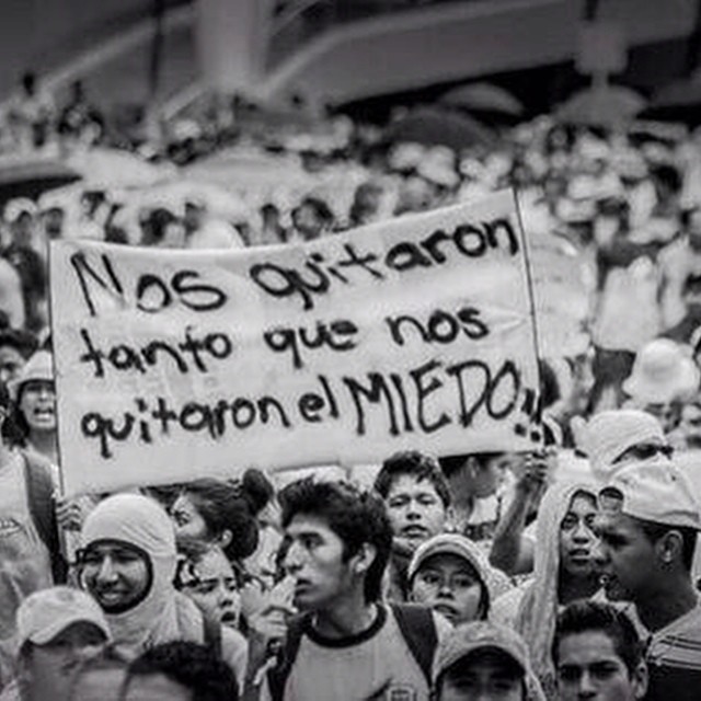 ayotzinapanosfaltan43:  La imagen del 2014 va para … ¡Fotaza! #Ayotzinapa #EPNBringThemBack