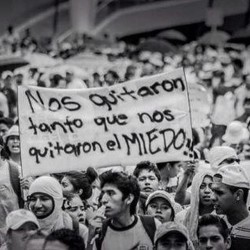 Ayotzinapanosfaltan43:  La Imagen Del 2014 Va Para … ¡Fotaza! #Ayotzinapa #Epnbringthemback