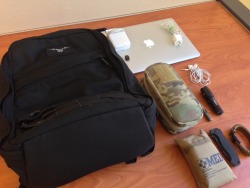 packlite:  Over the weekend I ran into an old time blog reader and he asked me what I currently carry on my daily commute. Like me, he is a fellow security guy and it’s always interested in gear.  As with my travel pack, I go light everyday.  GORUCK