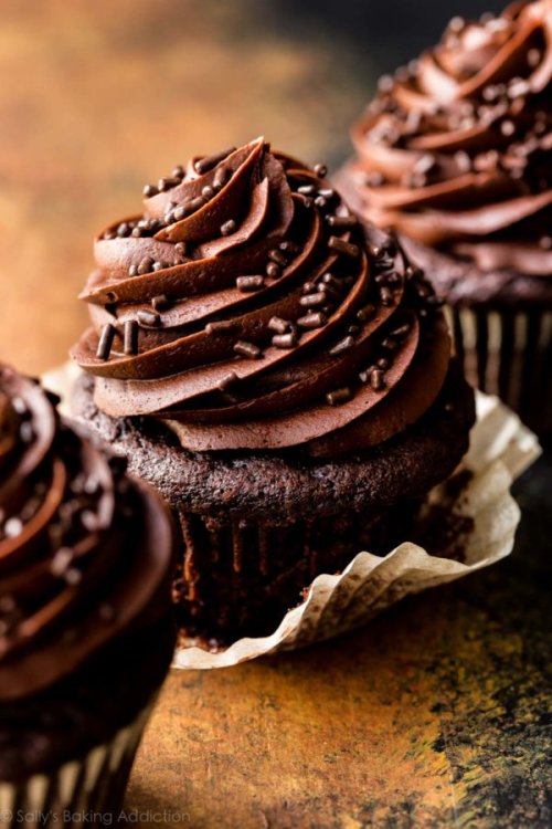 Super Moist Chocolate Cupcakes