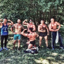 Bodybuilers4Worship:  Keepemgrowin:  I Need To Be A Part Of This…  Now That’s