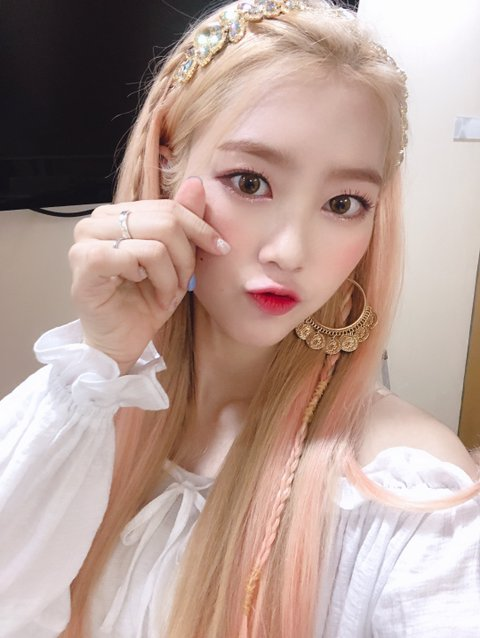 korean-dreams-girls:  JiHo (Oh My Girl) - Selcas  