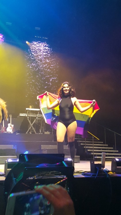 elipizza:Lauren with the LGBT flag