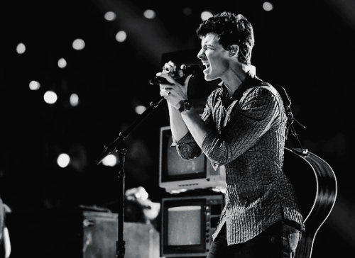 eternvlecho:Shawn Mendes performs onstage during the 2017 MTV Video Music Awards at The Forum on Aug