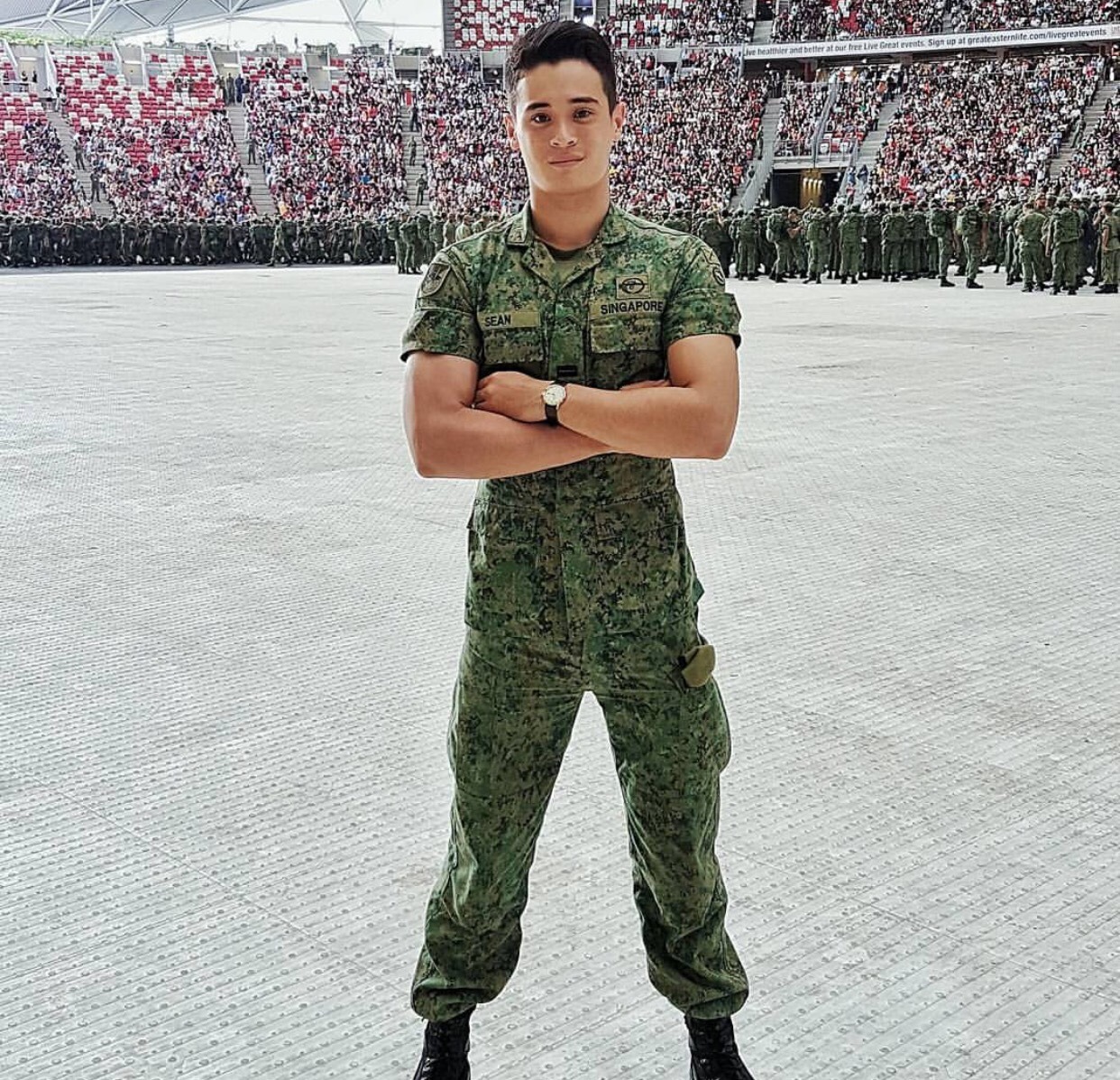 singaporeeboyy:  bugscasper:   |Men in uniforms - Soldiers| (2/3)  Here’s another