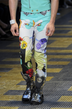 monsieurcouture: Versace S/S 2013 Menswear Milan Fashion Week  How come male celebrities never dress this cool, fucking lames