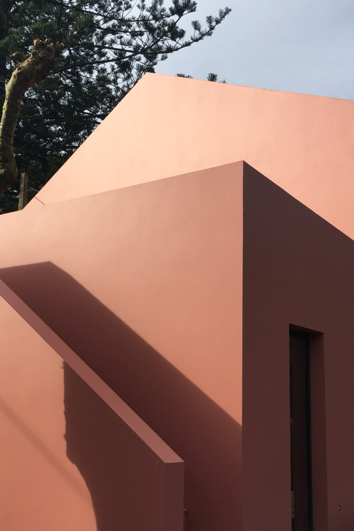 remash:pink house ~ mezzo atelier | photos © fernando guerra