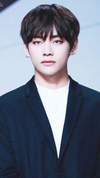 bangtanslocks - Im gonna sue taehyung for looking this good