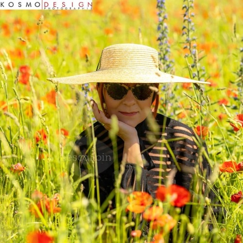 Hat, a field of poppies @studiokosmodesign #hat #fashionhat #poppies #coquelicots #coquelicot #natur