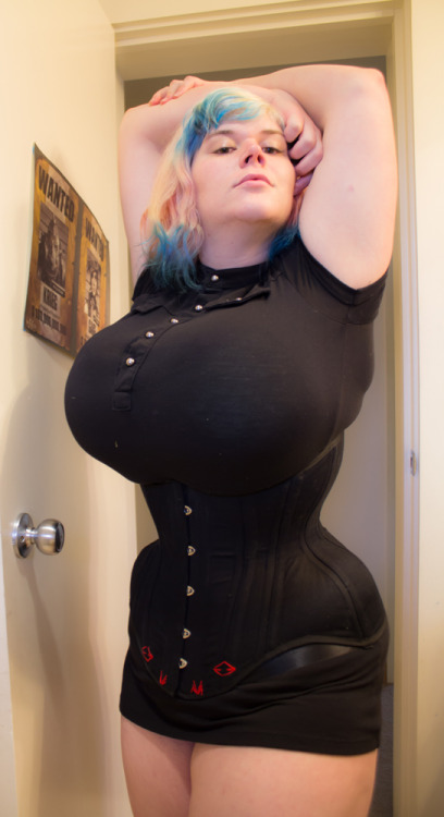 underbust:  tightfan:  underbust:  Corset + no corset.   o my…. best of the best   Googling yourself can result in blasts from the past. ^_^