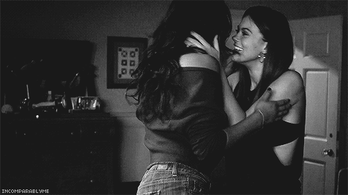vansandgirls:  adorable lesbians gifs here 