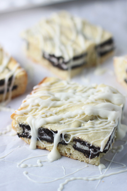 verticalfood:  Cookies and Cream White Chocolate Blondies (by Cooking for Keeps)  fucking yum