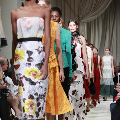 #defile #oscardelarenta #springsummer2016 #petercopping #gown #odlr #newyorkfashionweek #nyfw