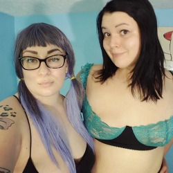 laylamoorexo:  The sexy Daisy Dax and I! daisysdirtydiary  Check out www.LaylaMoore.com to see more! 