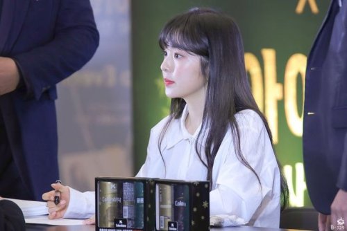 Irene (Red Velvet) - Maxwell &lsquo;Colombiana Coffee&rsquo; Fansign Pics