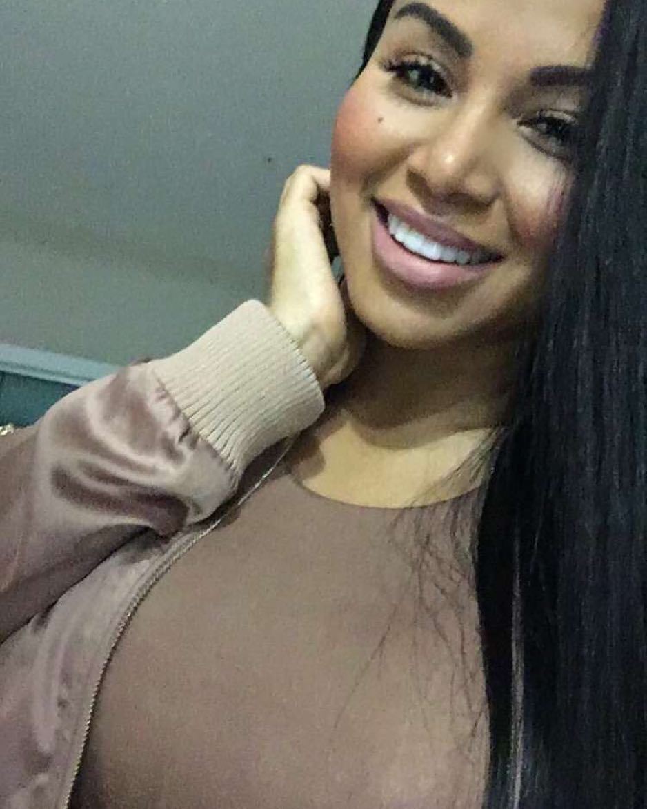 Heading to the movies with my beautiful daughter @misskarencastro. I hope everyone