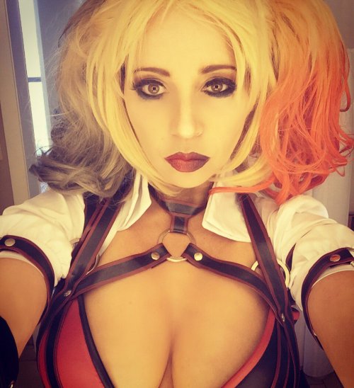 ironbloodaika:  ironbloodaika:  Big surprise to the fans at San Diego Comic-Con 2016! :D Tara dressing up as Harley again, this time in her Arkham Knight outfit! XD This makes this the fourth time she’s dressed as one of her characters! XD Apparently