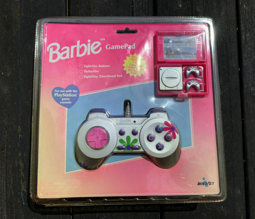 Barbie PlayStation Controller with mini console (1999)Second image by FEMICOM Museum.